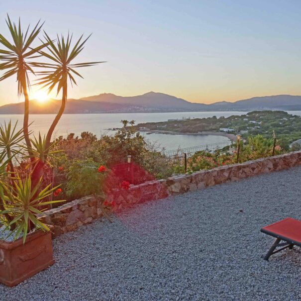 Les terrasses du Pano T3 location de vacances Corsica Porticcio en Corse