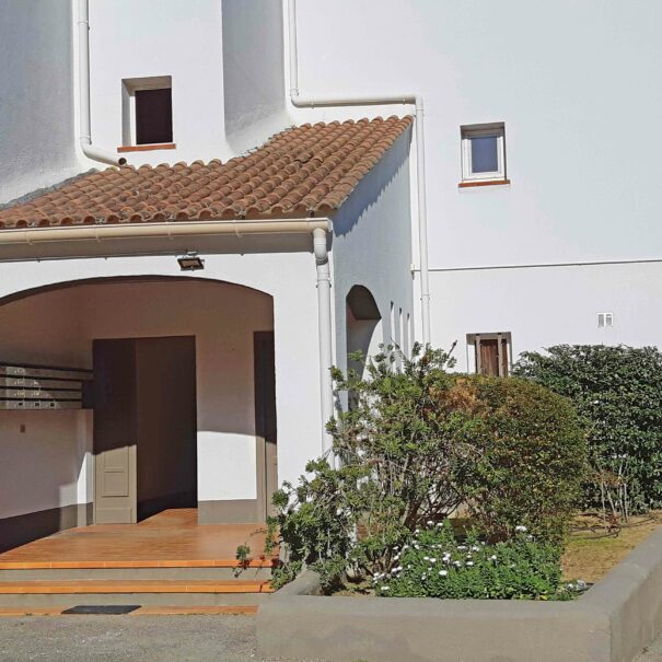 24-t3d-corsica-porticcio-entree-petit-batiment